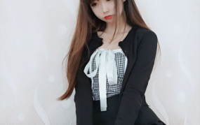 cos小姐姐下跪,尊重与误解的边界